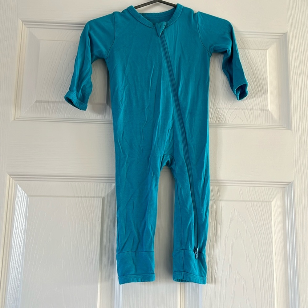 Kyte baby button romper. Size 3-6 months Color: lagoon